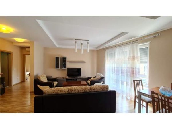 Tirane, jepet me qera apartament 2+1 Kati 5, 114 m² 550 Euro (Pazari i Ri)