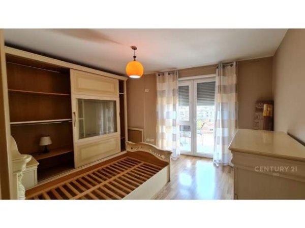Tirane, jepet me qera apartament 2+1 Kati 5, 114 m² 550 Euro (Pazari i Ri)