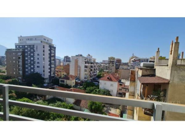 Tirane, jepet me qera apartament 2+1 Kati 5, 114 m² 550 Euro (Pazari i Ri)