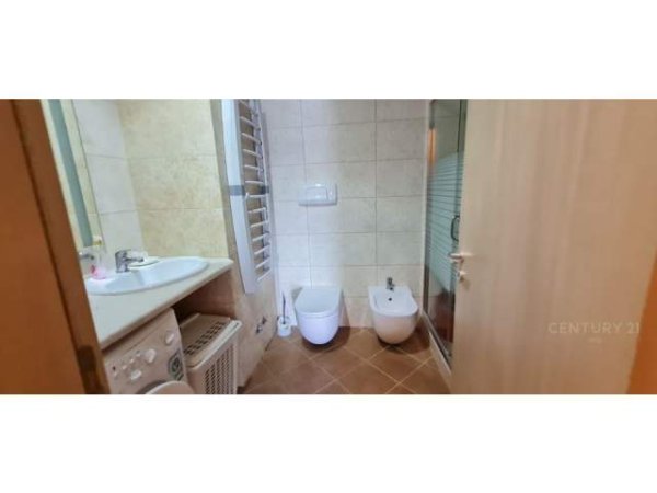 Tirane, jepet me qera apartament 2+1 Kati 5, 114 m² 550 Euro (Pazari i Ri)