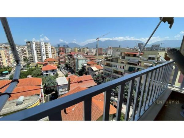 Tirane, jepet me qera apartament 1+1 Kati 6, 62 m² 500 Euro (Komuna e Parisit)