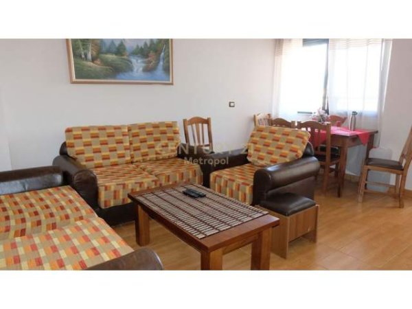 Tirane, jepet me qera apartament 2+1 Kati 8, 90 m² 400 Euro (Brryli)