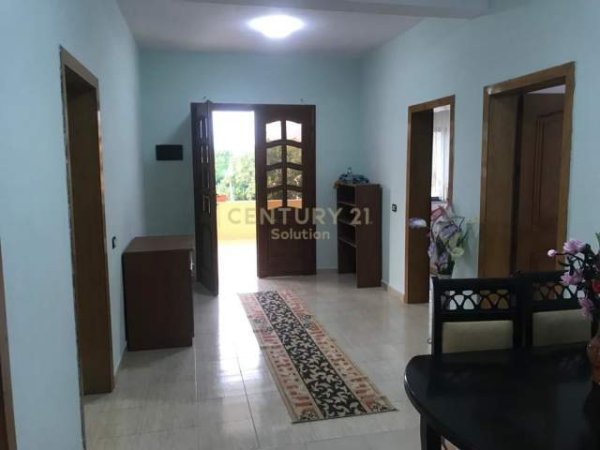 Tirane, jepet me qera apartament 2+1 Kati 2, 137 m² 300 Euro (Astiri)