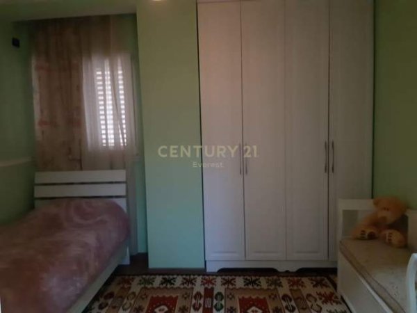 Tirane, jepet me qera apartament 2+1 98 m² 450 Euro (Porcelan)