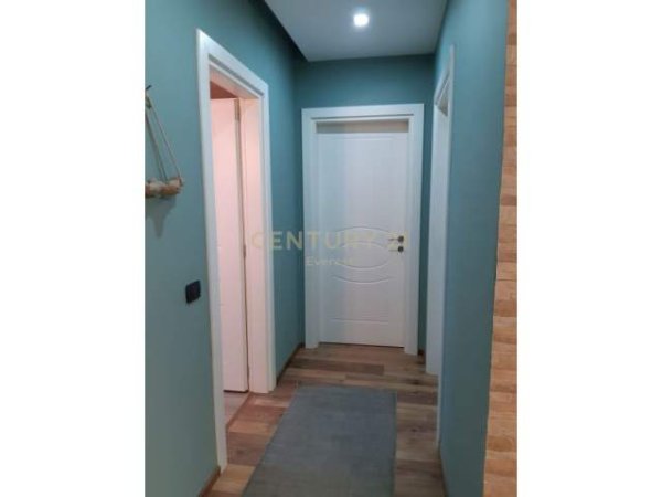 Tirane, jepet me qera apartament 2+1 98 m² 450 Euro (Porcelan)
