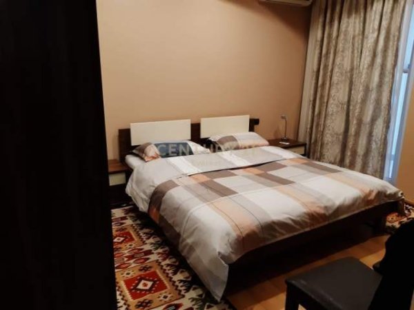 Tirane, jepet me qera apartament 2+1 98 m² 450 Euro (Porcelan)