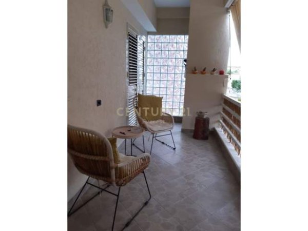 Tirane, jepet me qera apartament 2+1 98 m² 450 Euro (Porcelan)