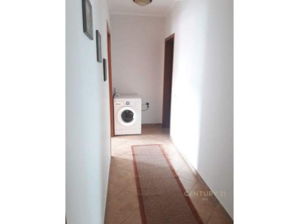 Tirane, jepet me qera apartament 2+1 Kati 8, 100 m² 700 Euro (Ish Blloku)