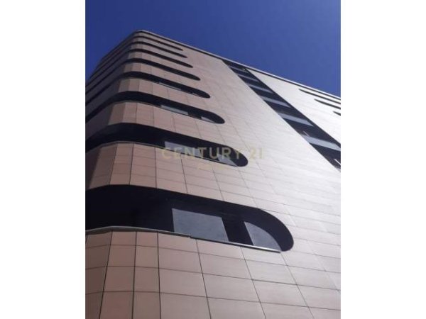 Tirane, jepet me qera Godine 5 kateshe, 175 m² 1.500 Euro (Siri Kodra)
