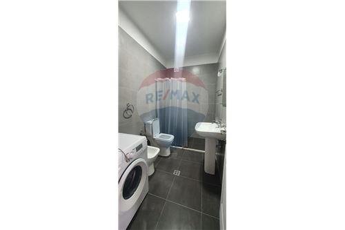 Tirane, jepet me qera apartament 1+1+BLK Kati 8, 60 m² 350 Euro (Rruga e Elbasanit)
