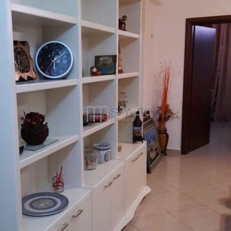 Tirane, jepet me qera apartament 1+1 60 m² 350 Euro (Rruga e Elbasanit)