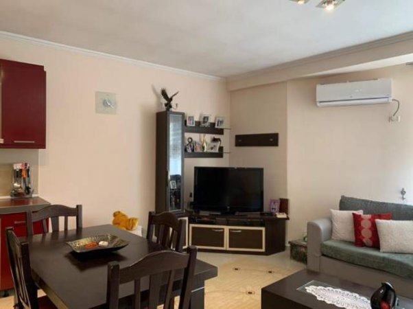 Shqiperi, jepet me qera apartament 2+1+BLK Kati 3, 115 m² 350 Euro (Adresa:yzberisht prane palestres unik)