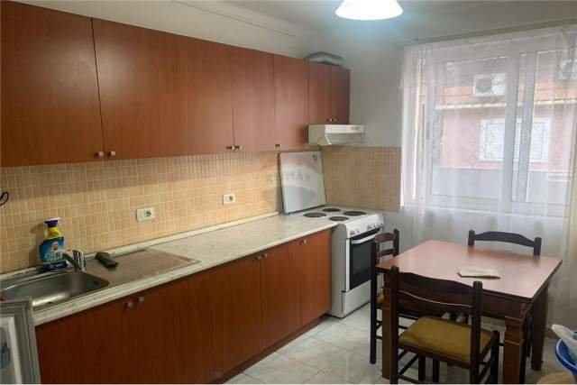 Tirane, jepet me qera apartament 1+1+A+BLK Kati 3, 61 m² 350 Euro (Libri Universitar)