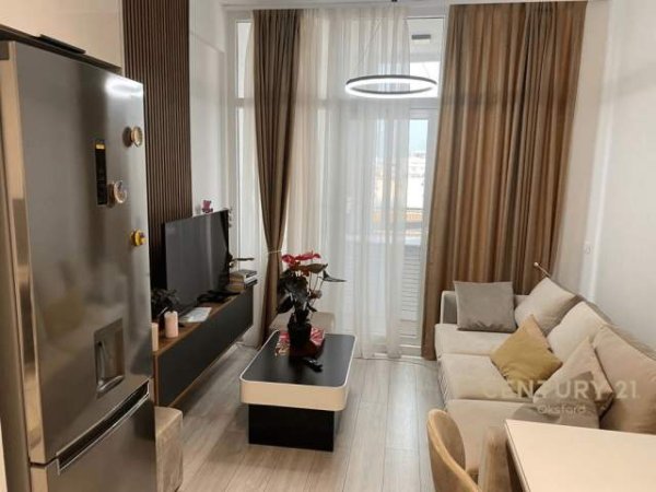 Tirane, jepet me qera apartament 1+1 Kati 5, 67 m² 600 Euro (Komuna e Parisit)
