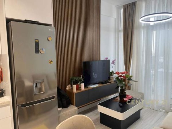 Tirane, jepet me qera apartament 1+1 Kati 5, 67 m² 600 Euro (Komuna e Parisit)