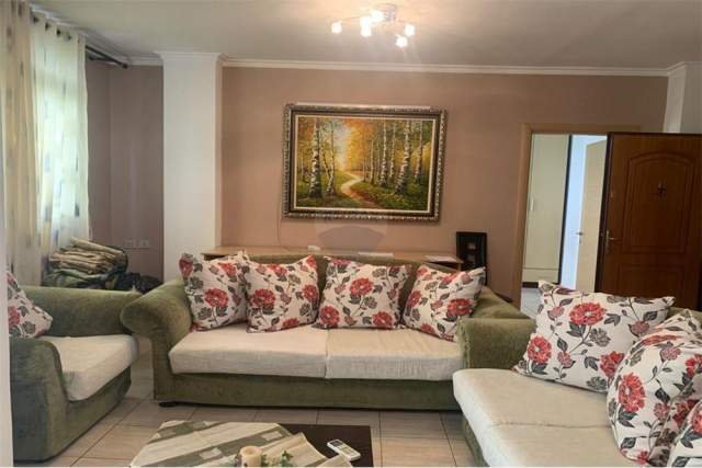 Tirane, jepet me qera apartament 1+1 Kati 2, 80 m² 300 Euro (Tek Selvia)