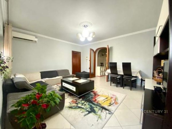 Tirane, jepet me qera apartament 3+1+BLK Kati 4, 130 m² 800 Euro (Rrugen Hajdar Hidi)