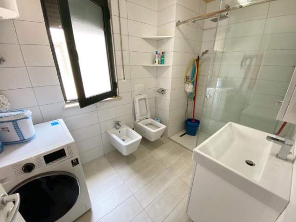 Tirane, jepet me qera apartament 2+1+BLK Kati 7, 107 m² 600 Euro (Rruga Teodor Keko)