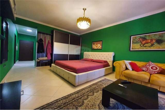 Tirane, jepet me qera apartament 1+1 Kati 5, 60 m² 350 Euro (shkolla "4 Deshmoret")