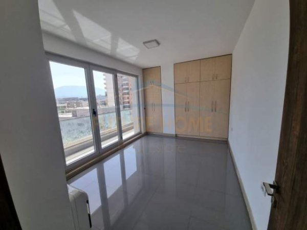 Tirane, jepet me qera ambjent biznesi Kati 5, 110 m² 1.300 Euro (Nente Kateshet)