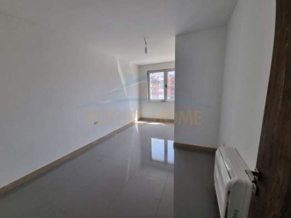 Tirane, jepet me qera ambjent biznesi Kati 5, 110 m² 1.300 Euro (Nente Kateshet)