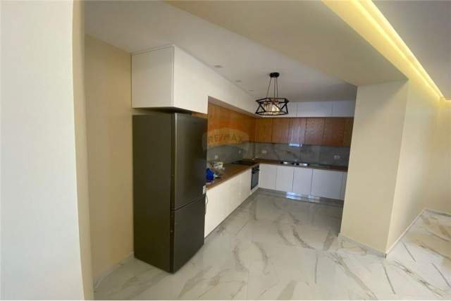Tirane, jepet me qera apartament 2+1 Kati 6, 106 m² 450 Euro (Fusha e Aviocionit)