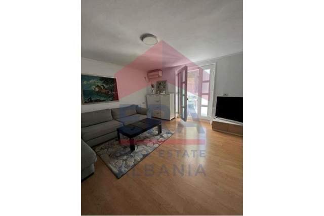 Tirane, jepet me qera 1+1+A+BLK Kati 1, 80 m² 450 Euro