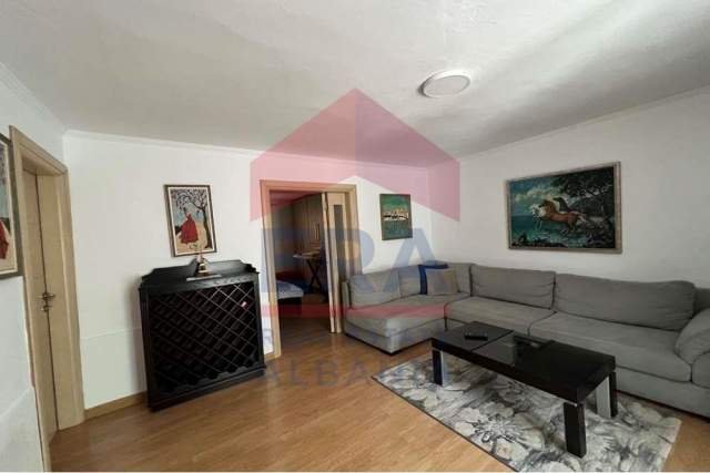 Tirane, jepet me qera 1+1+A+BLK Kati 1, 80 m² 450 Euro