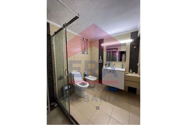Tirane, jepet me qera 1+1+A+BLK Kati 1, 80 m² 450 Euro