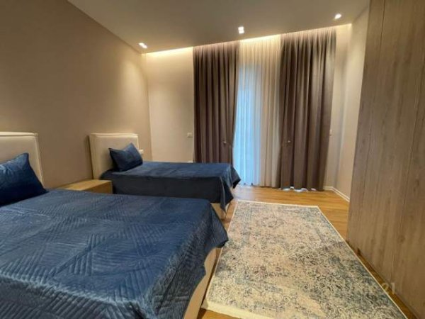 Tirane, jepet me qera apartament 2+1 Kati 8, 121 m² 1.000 Euro (Kompleksi Delijorgji)
