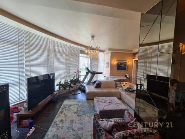 Tirane, shitet apartament 3+1+BLK Kati 3, 213 m² 320.000 Euro (liqeni i thate)