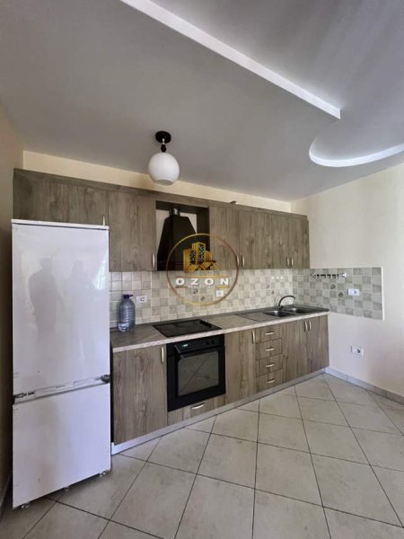 Tirane, jepet me qera apartament 2+1+BLK Kati 9, 105 m² 450 Euro (Rruga e Barrikadave)
