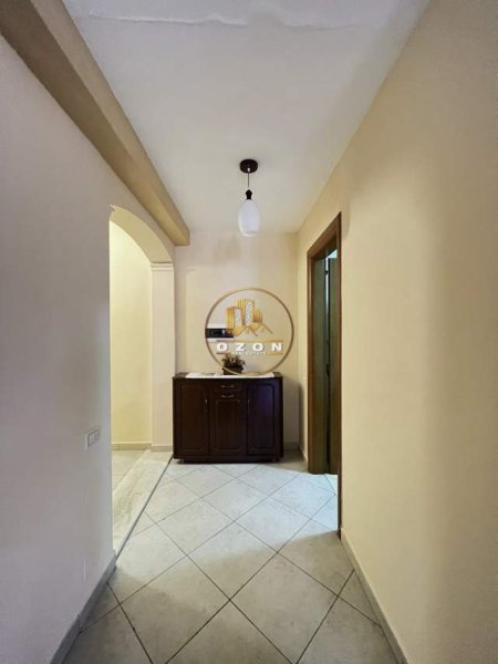 Tirane, jepet me qera apartament 2+1+BLK Kati 9, 105 m² 450 Euro (Rruga e Barrikadave)