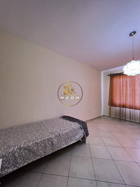 Tirane, jepet me qera apartament 2+1+BLK Kati 9, 105 m² 450 Euro (Rruga e Barrikadave)