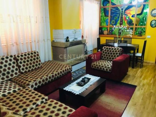 Tirane, jepet me qera apartament 3+1+BLK Kati 3, 101 m² 500 Euro (Rruga e Elbasanit)