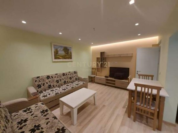 Tirane, jepet me qera apartament 1+1+BLK Kati 1, 60 m² 350 Euro (Ish Parku)