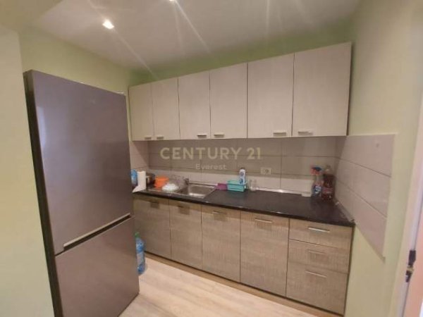 Tirane, jepet me qera apartament 1+1+BLK Kati 1, 60 m² 350 Euro (Ish Parku)