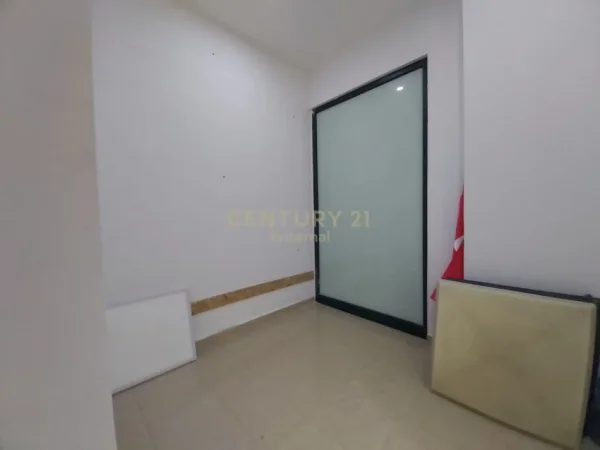 Ambjent Komercial Per Qera