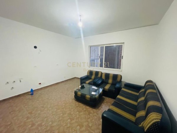 APARTAMENT 1+1 PER QERA PRANE PAZARIT TE RI ! 350 EURO.