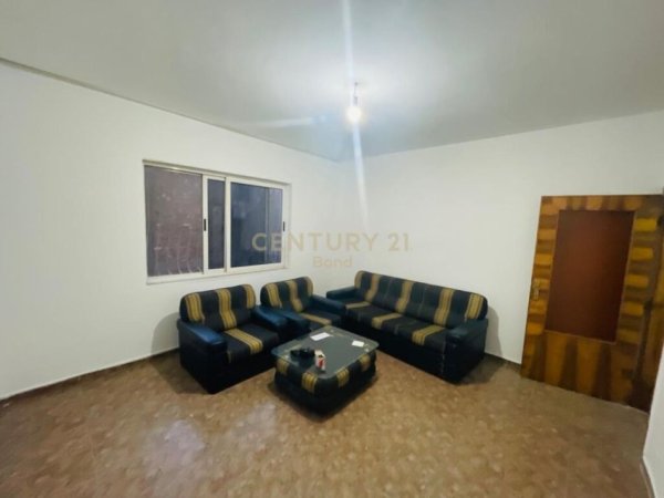 APARTAMENT 1+1 PER QERA PRANE PAZARIT TE RI ! 350 EURO.