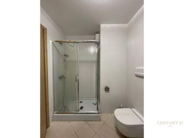 Apartament 2+1+3 Ballkone Prane Pazarit te Ri!