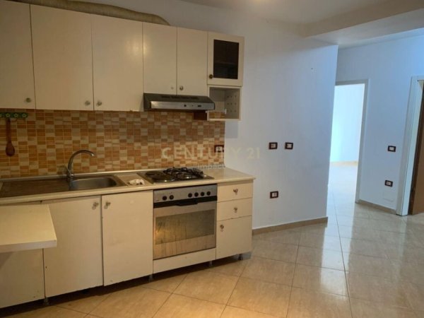 SHESIM APARTAMENT 2+1 NE QENDER,TE PIAZZA.