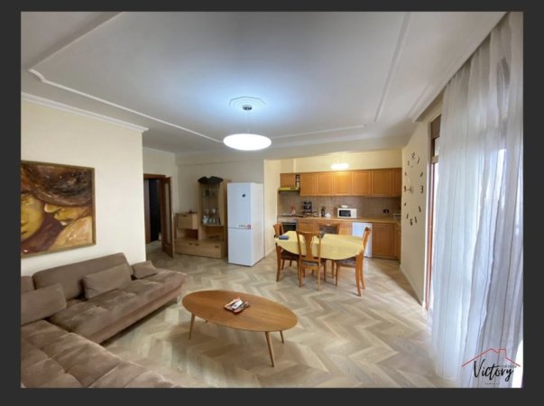 APARTAMENT 3+1+STUDIO PER QIRA TEK ISH EKSPOZITA