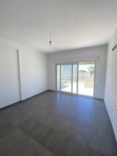 SHITET APARTAMENT 3+1+2+VERANDA 40M2 TE PERLA, GJIRI LALEZIT