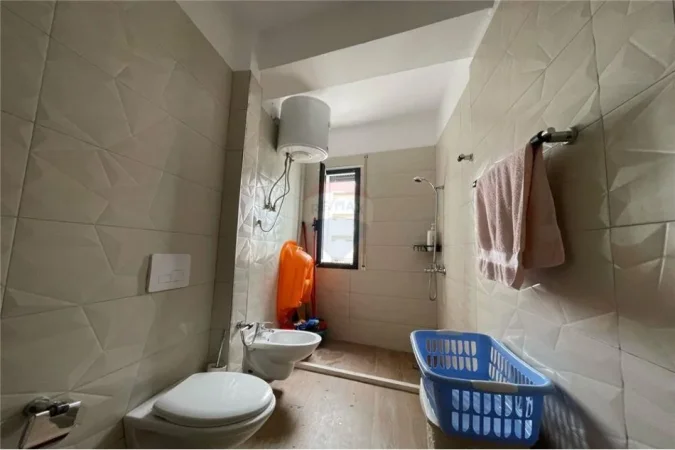 Jepet me qera apartament 2+1 ne Transballkanike!