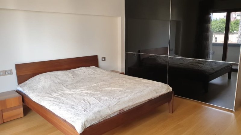 Apartament me Qira rruga Gjon Pali i ll 1300€ ne muja 2+1+2