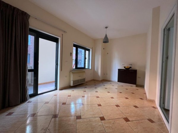 SHESIM APARTAMENT 3+1+2 TEK RR.BARRIKADAVE !!