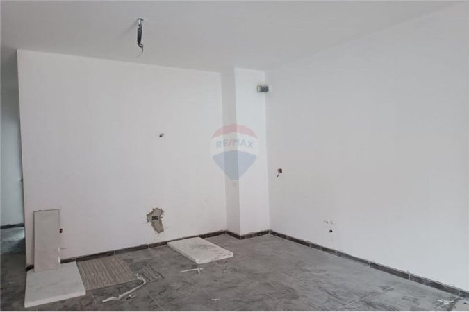 Apartament - Në Shitje - Zogu i Zi - Zoja e Këshillit të Mirë, Shqipëri
Apartament 1+1 ne shitje tek Kompleksi Aura