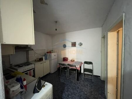 SHITET, Apartament 1+1, 21 dhjetori, pranë Shkolles "Sabaudin Gabrani", Tiranë. AREA38904