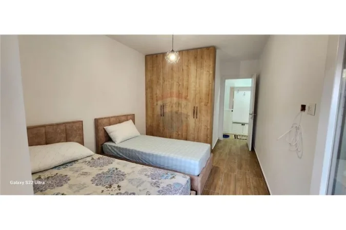 Apartament - Me Qira - Liceu Artistik - Drejtoria e Higjenës, Shqipëri
Jepet me qira apartament 2+1 te Higjena.